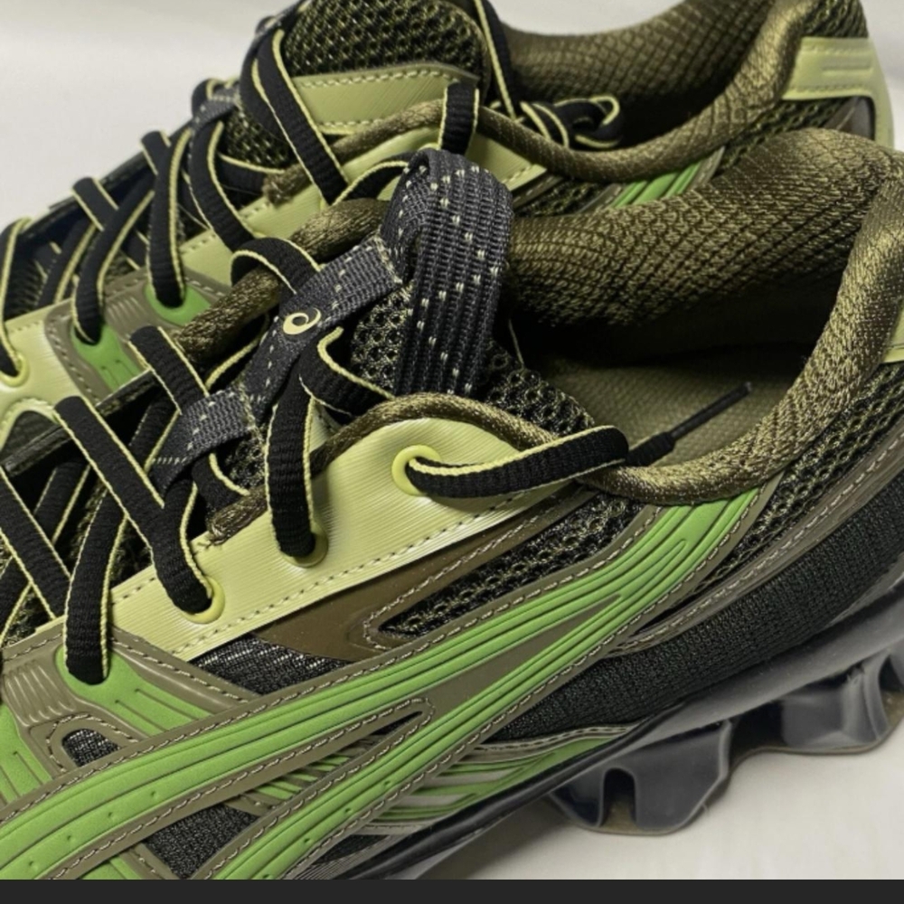 ASICS Men's Kinetic Kiko Kostadinov Green and Black Running Shoes - Picture 4 of 6